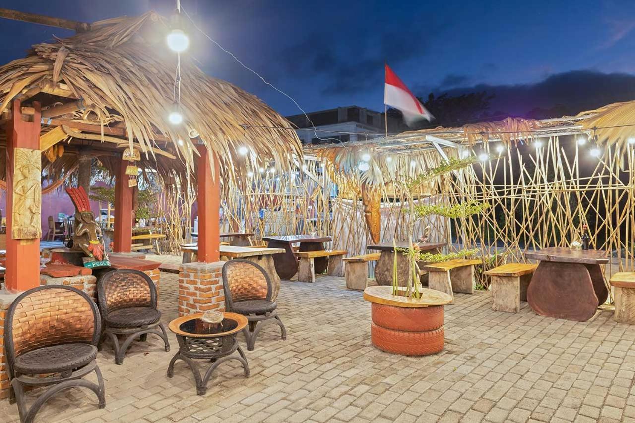 Onong'S Homestay & Cafe Tomohon Exterior photo