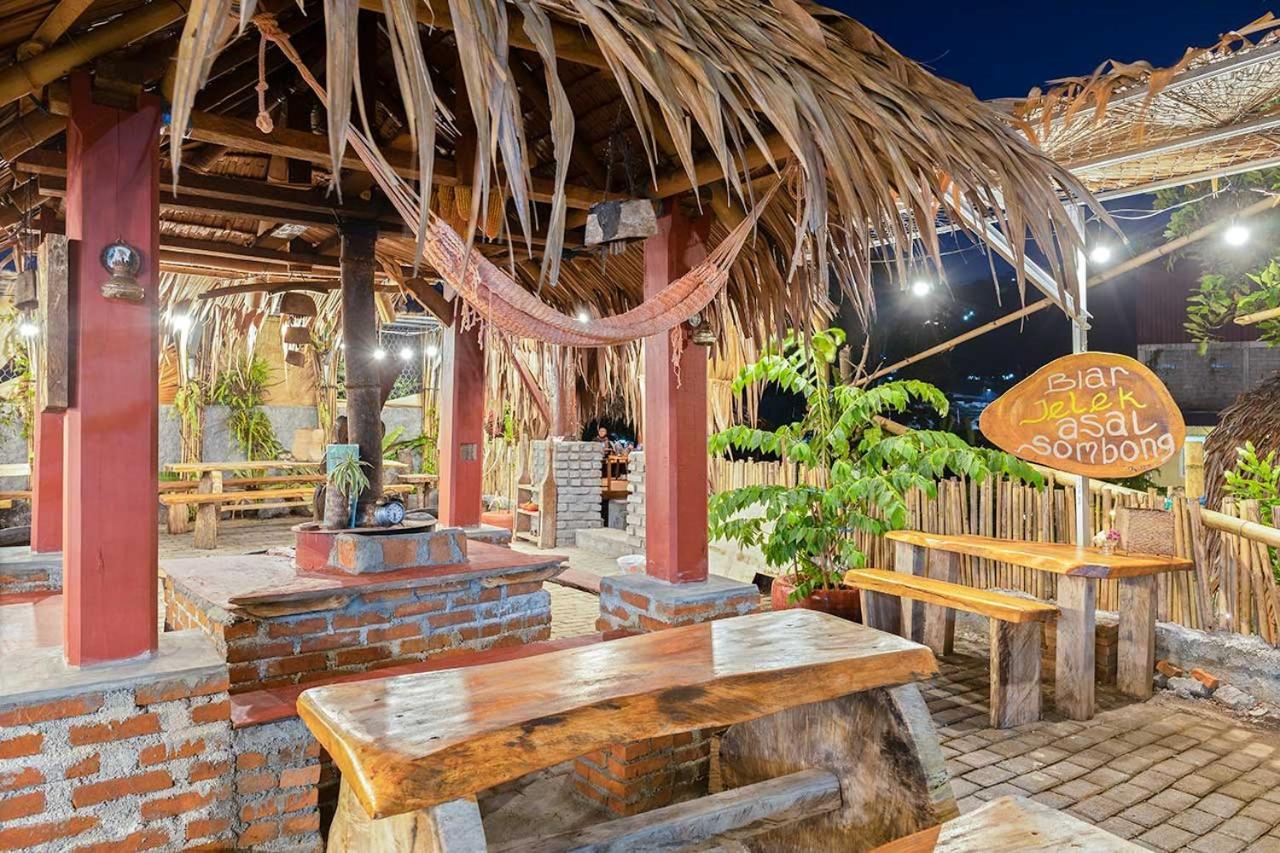 Onong'S Homestay & Cafe Tomohon Exterior photo