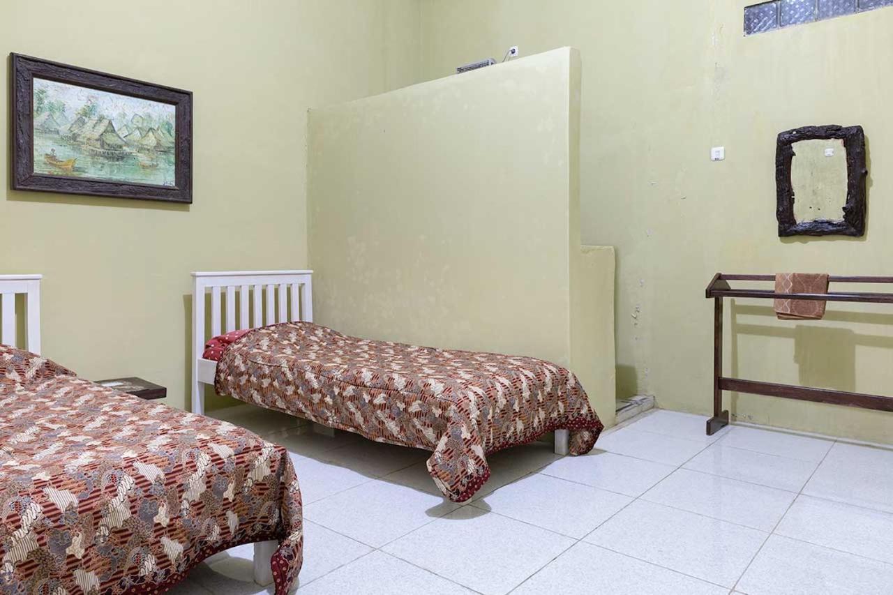 Onong'S Homestay & Cafe Tomohon Exterior photo